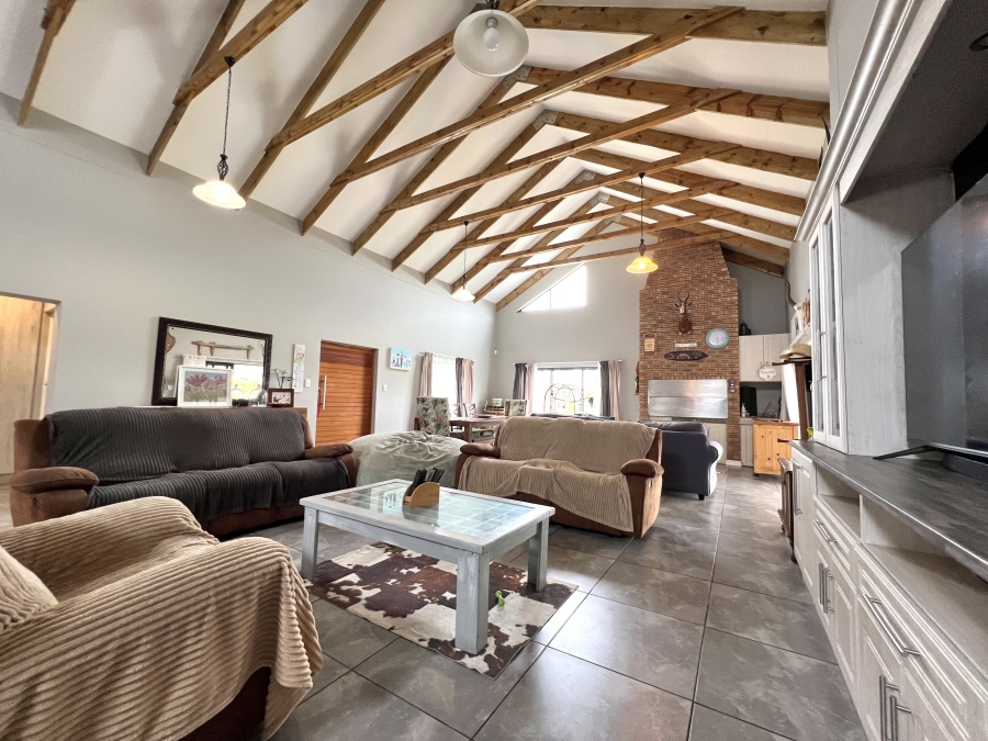 5 Bedroom Property for Sale in Noorsekloof Eastern Cape